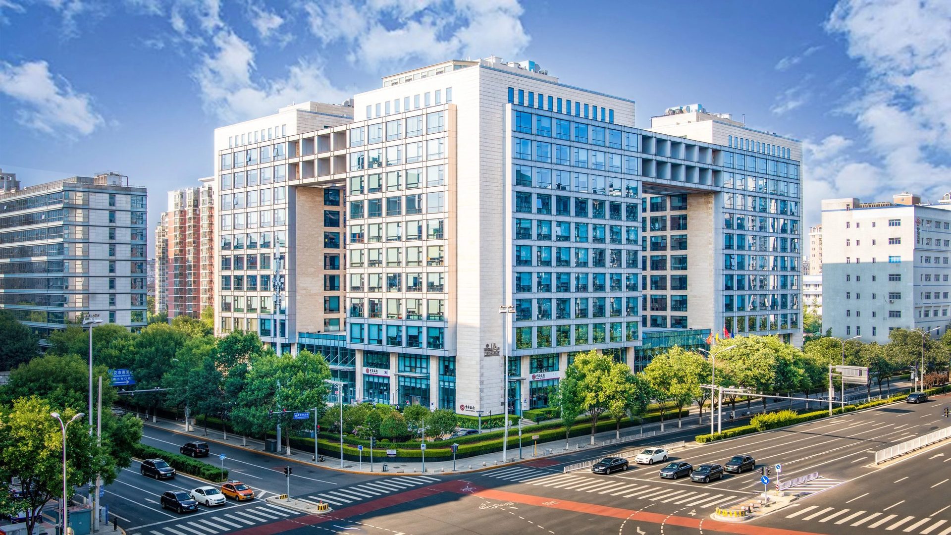 建筑与城市，共同构成抵达雍贵的第一重秩序